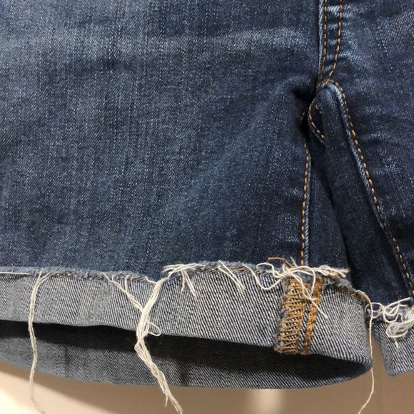 American Eagle Jean Shorts Women’s 4 midi denim blue distressed destroyed EUC - Picture 4 of 10